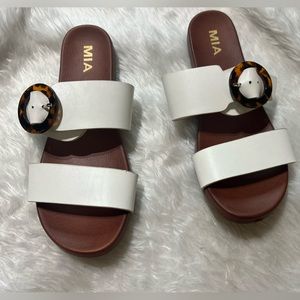 MIA Women’s Size 7.5 White Faux Leather Flat Sandals.
